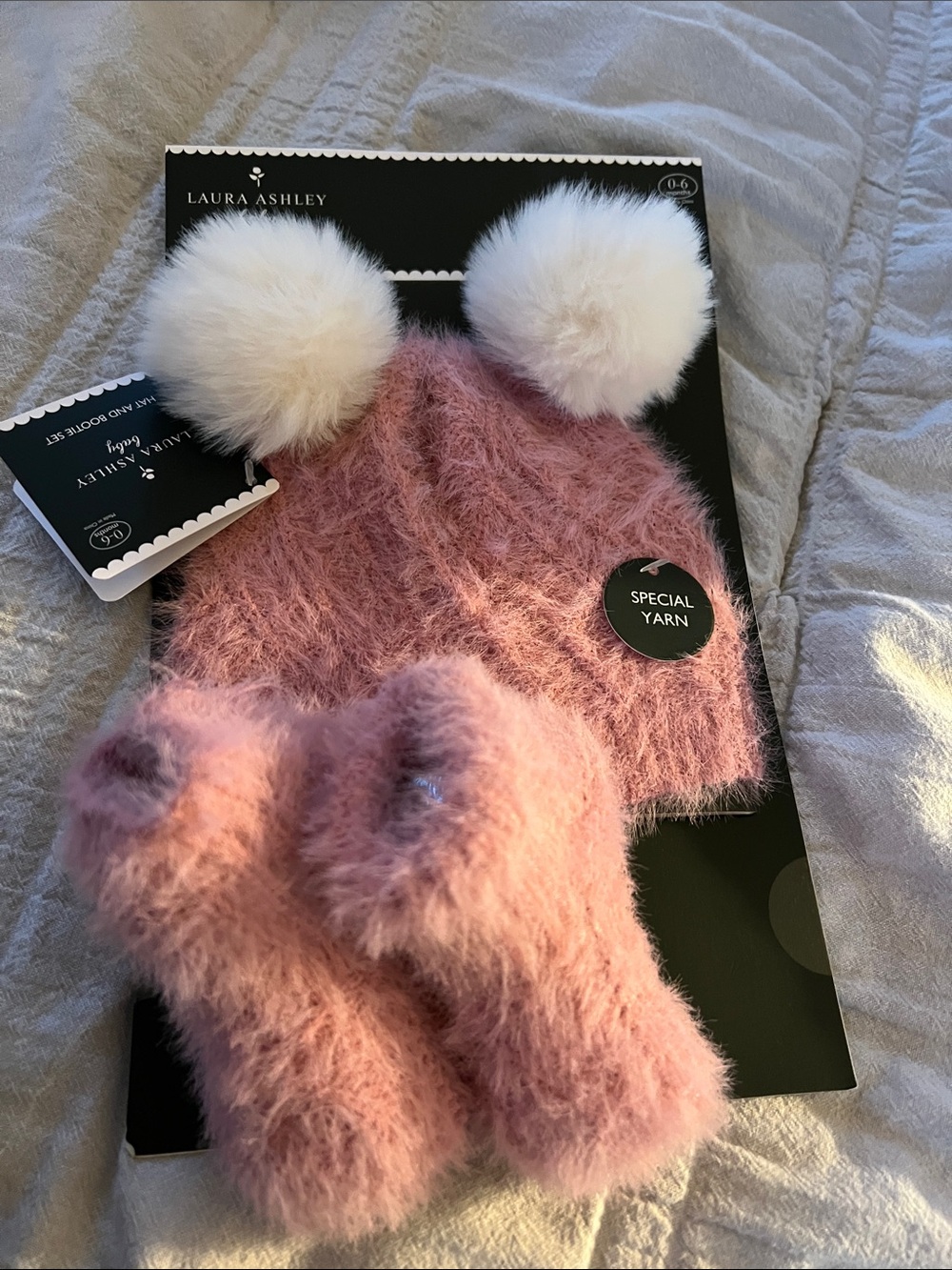 NWT Laura Ashley bay Pink Plush Pom Hat and Matching Mittens 0-6 months